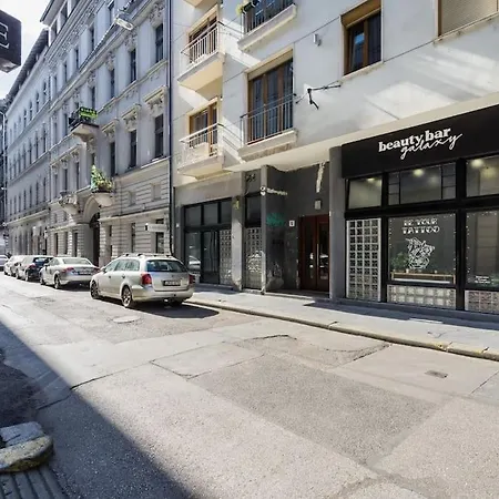 Апартаменты Modern And Minimalist In Downtown Будапешт