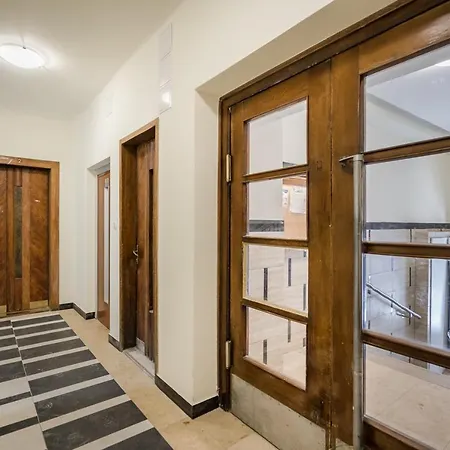 Modern And Minimalist In Downtown Appartement