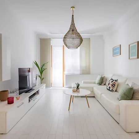 Appartement Modern And Minimalist In Downtown *