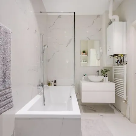 Appartement Modern And Minimalist In Downtown