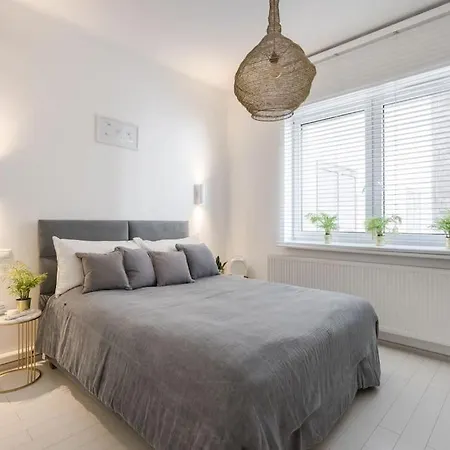 Modern And Minimalist In Downtown Boedapest