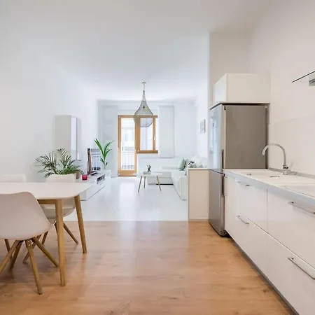 아파트 Modern And Minimalist In Downtown