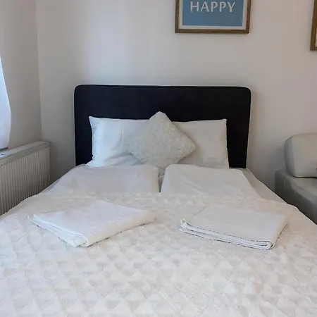 Modern And Minimalist In Downtown *